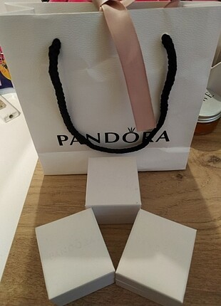 Pandora Hediye Paketi ve 3 Charm Kutusu