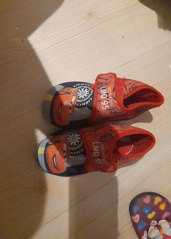 LC Waikiki Kız Çocukları Renkli Kalp Desenli Terlik