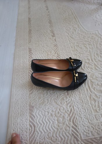 Siyah Parlak Tokalı Kadın Klasik Topuklu Ayakkabı - Görsel 2