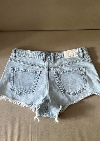 Stradivarius Düğmeli Mavi Mini Kot Şort