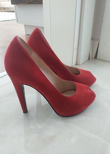 37 Beden kırmızı Renk Ninewest