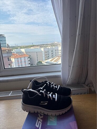37 Beden siyah Renk Tertemiz orijinal skechers