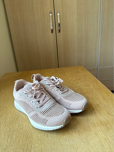 Sıfırdan farksız skechers ayakkabı