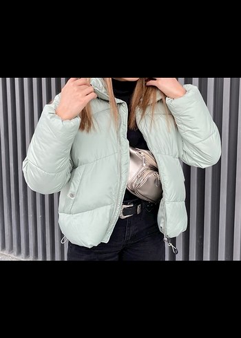 Bershka Mint Yeşiki Kısa Kadın Kışlık Mont