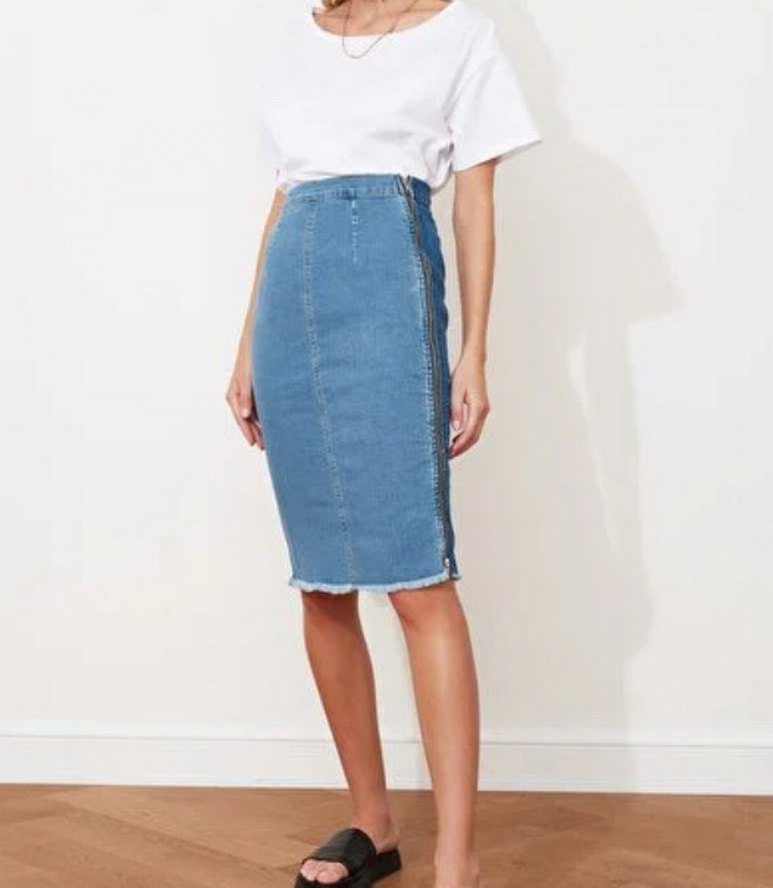 Beyaz Salaş Tişört ve Midi Kot Etek Kombini - Görsel 3