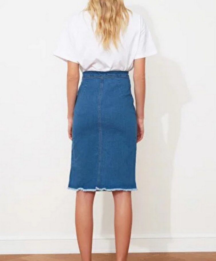 Beyaz Salaş Tişört ve Midi Kot Etek Kombini - Görsel 2