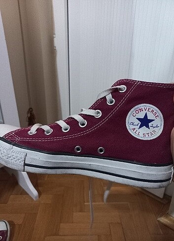 Bordo Converse
