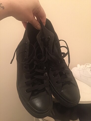 Siyah Converse