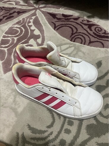 34 Beden beyaz Renk Adidas spor ayakkabı çocuk