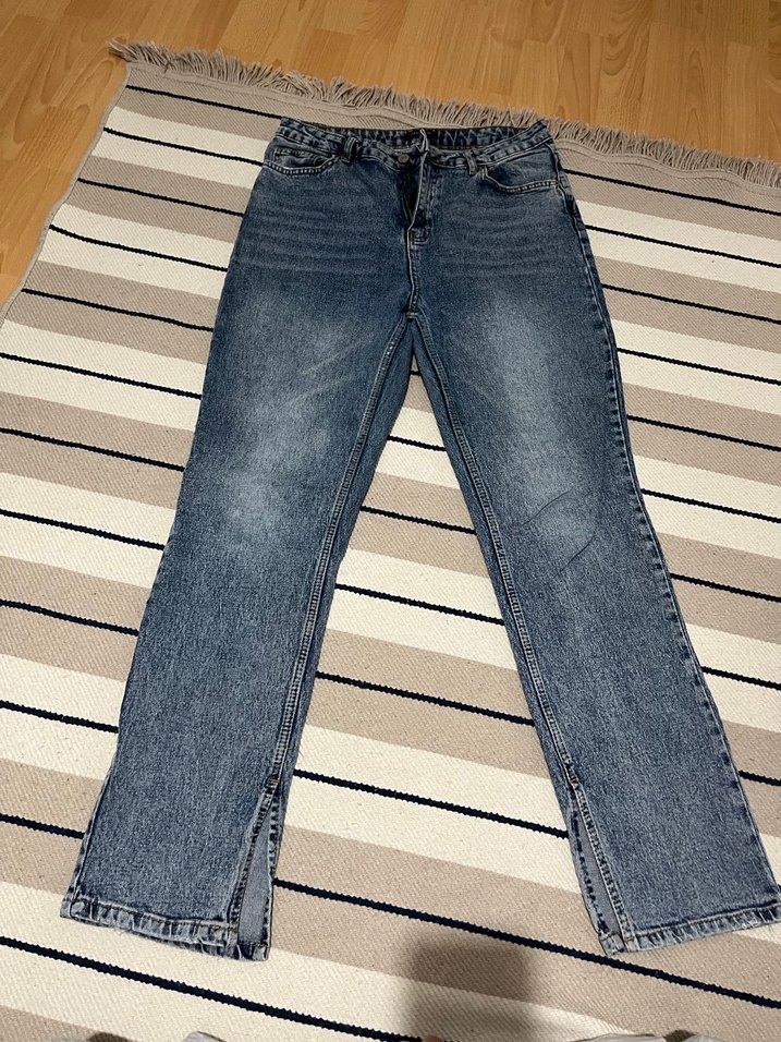 Açık Mavi Denim Kadın Paçaları Yırtmaçlı Jean - Görsel 2