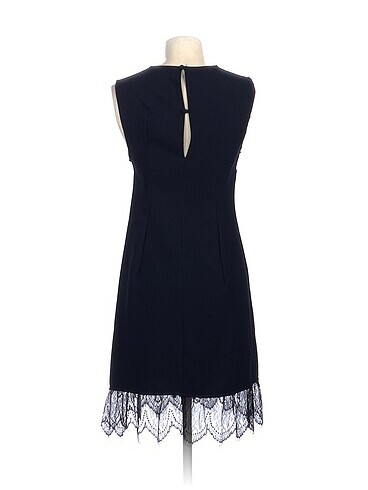 m Beden PreLoved Kısa Elbise %70 İndirimli.