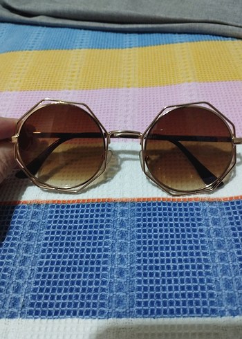 Şeffaf Çerçeveli Retro Kadın Güneş Gözlüğü