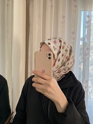 Desenli eşarp