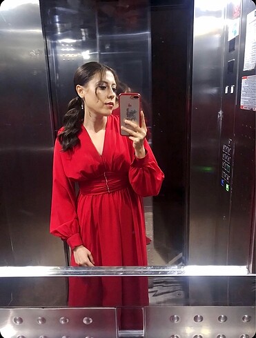 Kırmızı abiye elbise