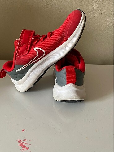 28 Beden kırmızı Renk Nike Kız Çocuk Spor Ayakkabı