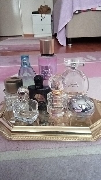 Boş parfüm şişesi koleksiyonu 