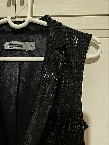 Stradivarius Palet pullu yelek.