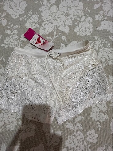 Bikini üştü şort.