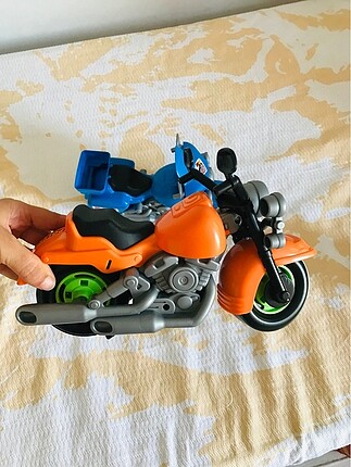 Motor iki adet elimde