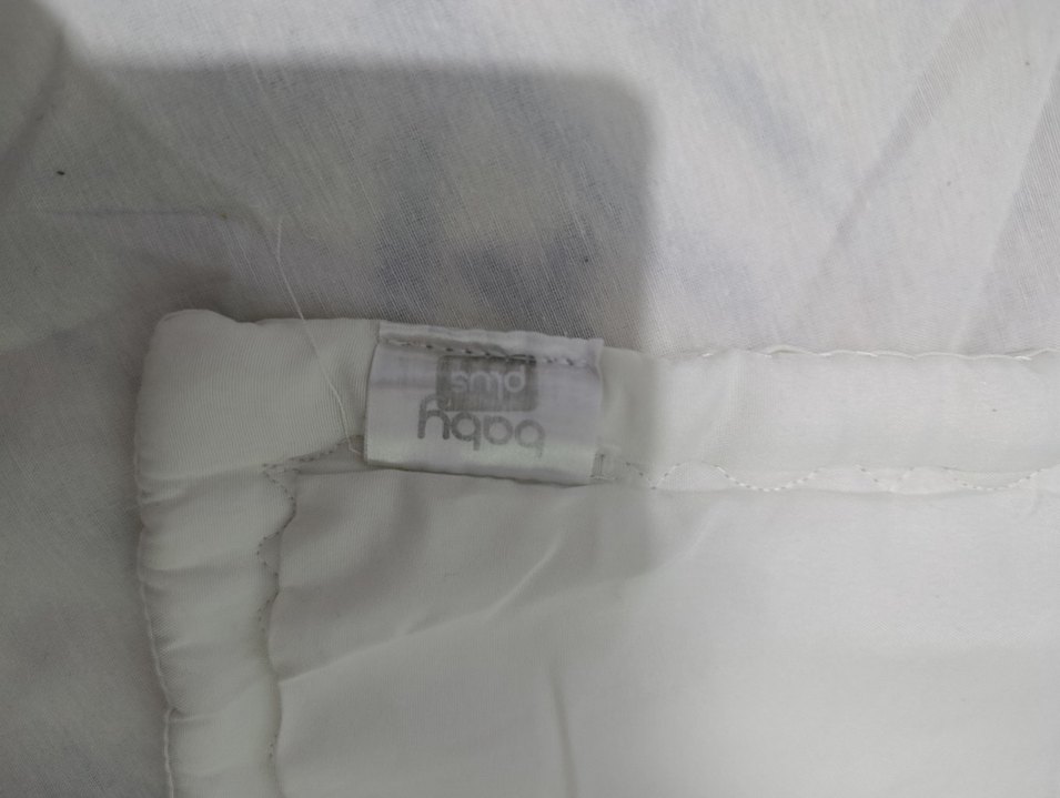 Siyah Yastık Kılıfı ve Gri Destek Yastığı - Görsel 5