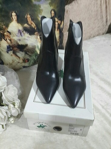 Nine West bot