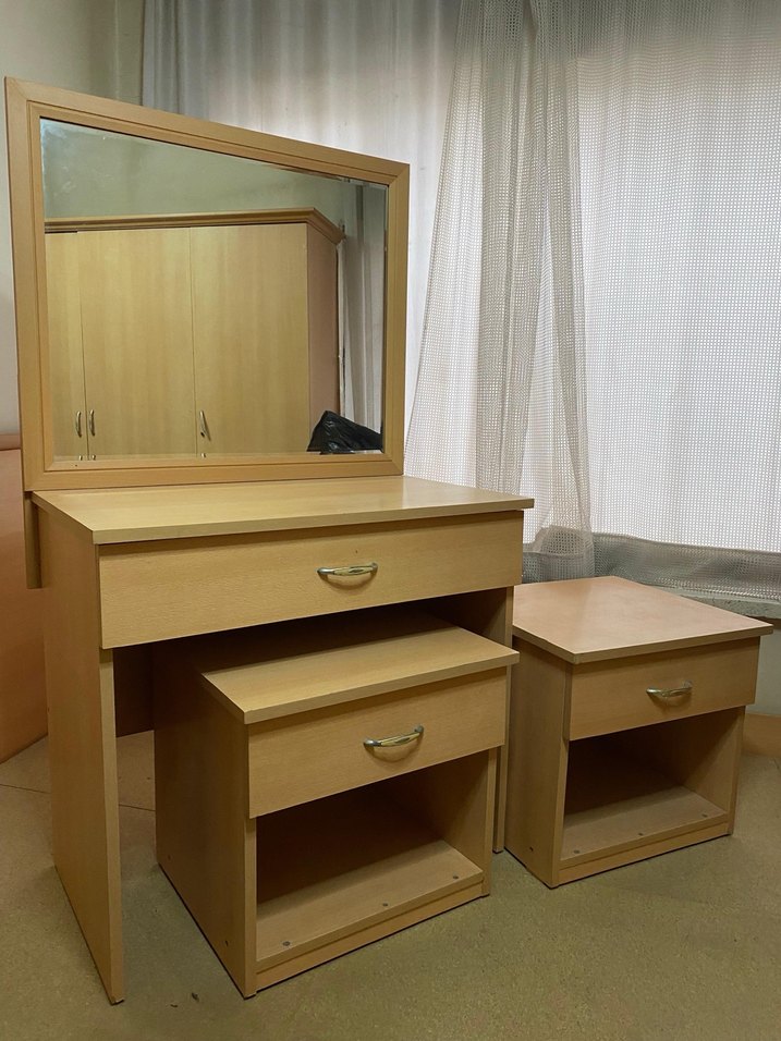 Aynalı makyaj masası ve 2 komodin - Görsel 2