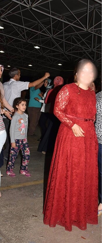 Kırmızı Dantelli Abiye Elbise