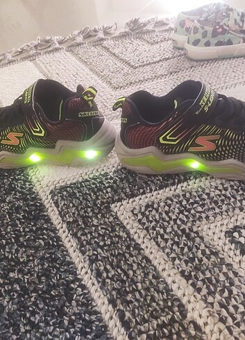 Skechers 34 numara 