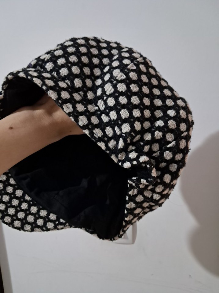 Düğmeli Siyah Beyaz Kadın Şapka - Görsel 2