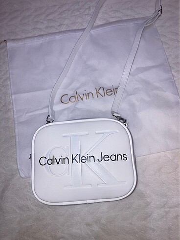  Beden beyaz Renk Calvin Klein çapraz askılı çanta
