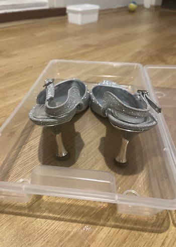 Gri Parlak Stiletto Topuklu Kadın Abiye Ayakkabı - Görsel 3