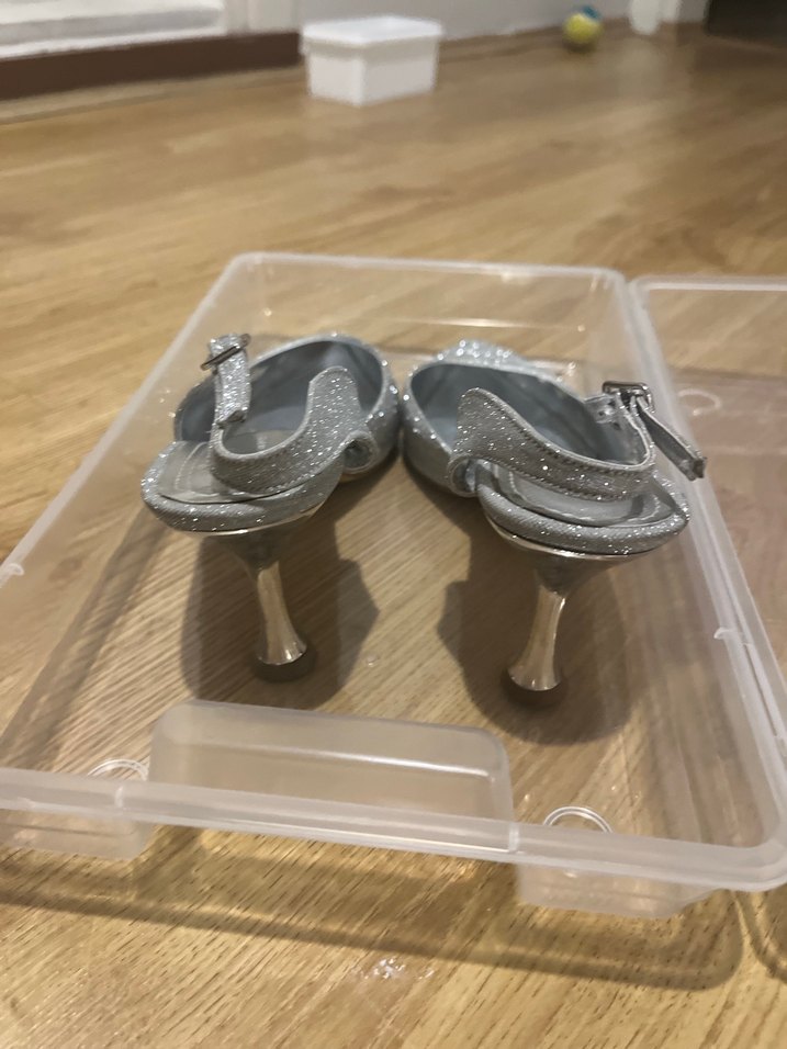 Gri Parlak Stiletto Topuklu Kadın Abiye Ayakkabı - Görsel 3