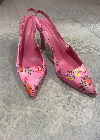 Çiçek Desenli Pembe Stiletto Kadın Ayakkabı - Görsel 2