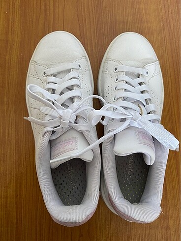37 Beden beyaz Renk Adidas ayakkabı