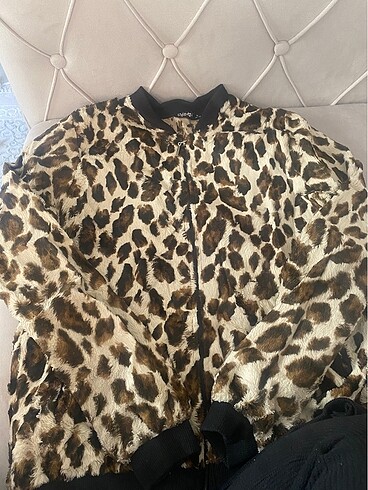 Leopar desenli yumuşacık tüylü ceket