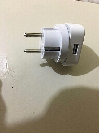Apple şarj adaptörü