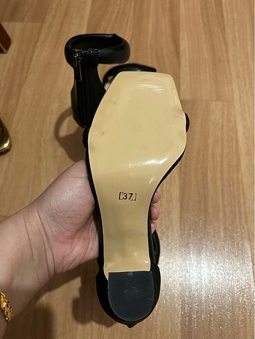 37 Beden siyah Renk Topuklu ayakkabı