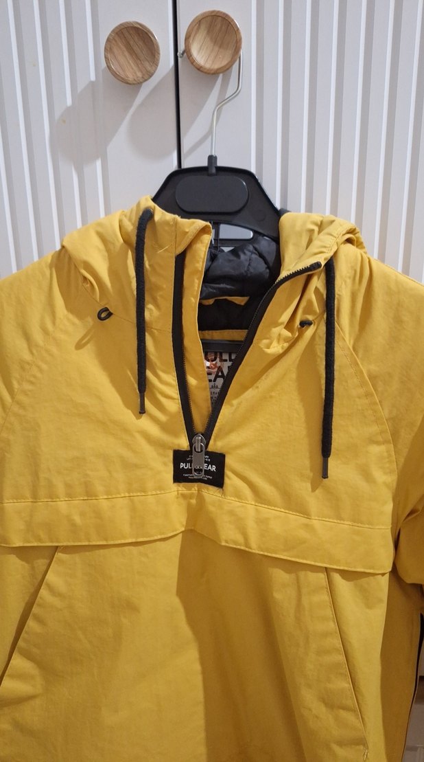 Erkek Sarı Parlak Kapüşonlu Rüzgarlık - Görsel 2