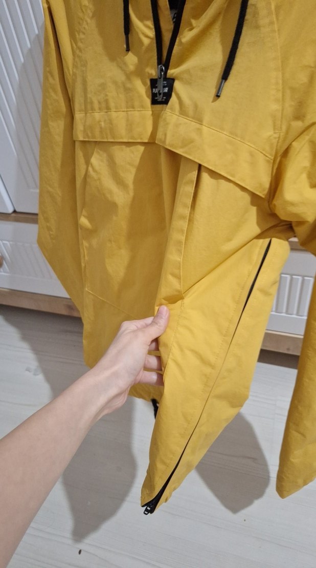 Erkek Sarı Parlak Kapüşonlu Rüzgarlık - Görsel 3