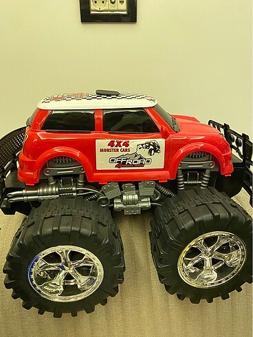 4*4 monsters car (30 cm)