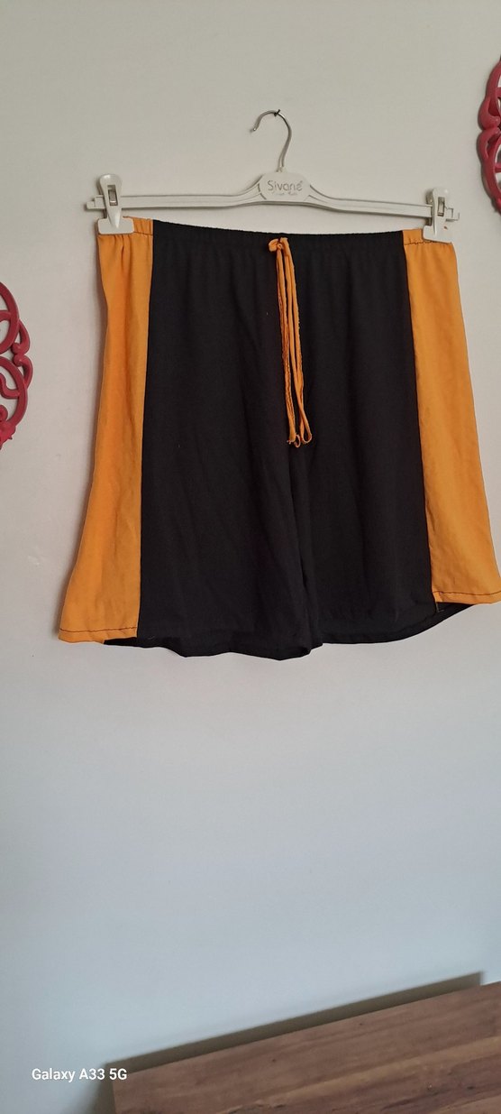 Turuncu Siyah Bel Detaylı Mini Şort - Görsel 3