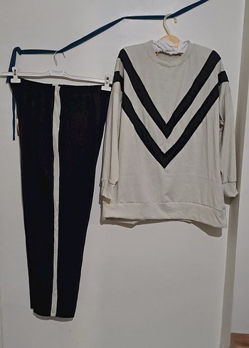 Kadın Beyaz Siyah V Desenli Eşofman Takımı - Görsel 7