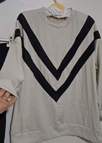 Kadın Beyaz Siyah V Desenli Eşofman Takımı - Görsel 3