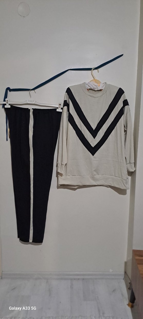 Kadın Beyaz Siyah V Desenli Eşofman Takımı - Görsel 2