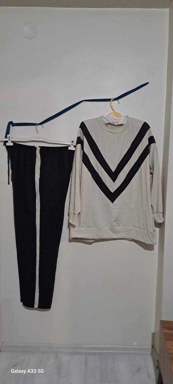 Kadın Beyaz Siyah V Desenli Eşofman Takımı - Görsel 5