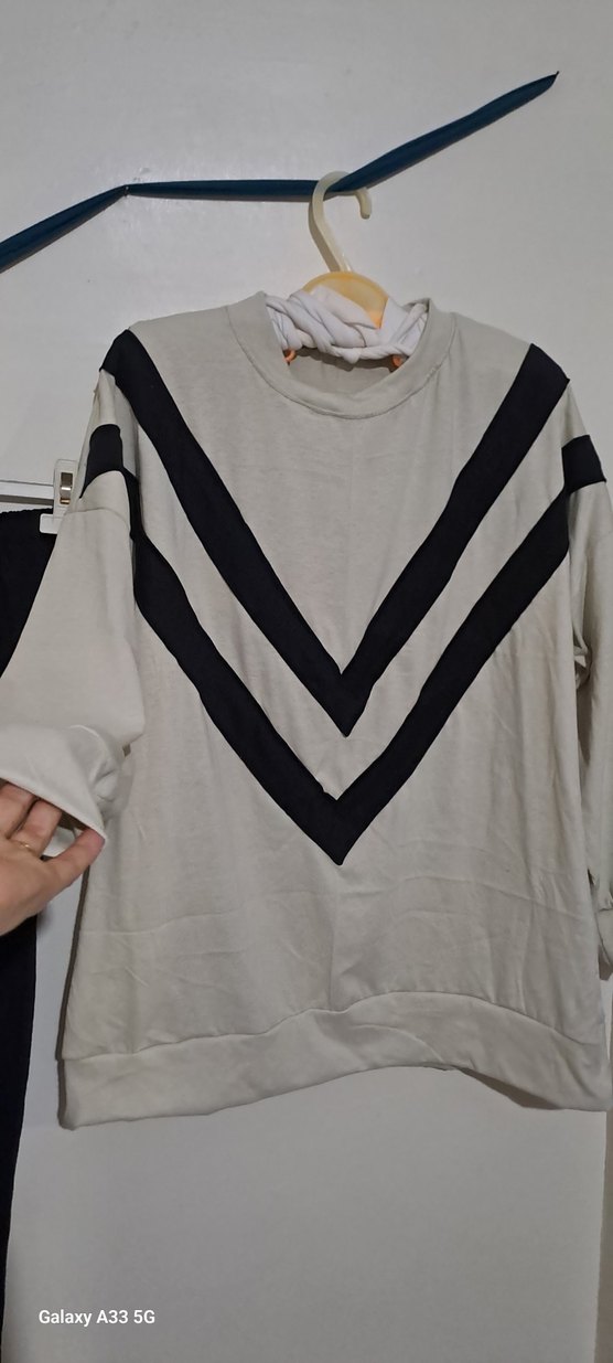 Kadın Beyaz Siyah V Desenli Eşofman Takımı - Görsel 3