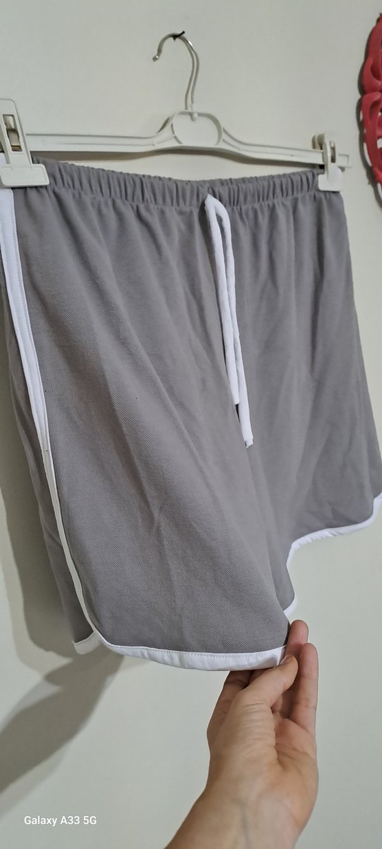 Gri Pamuklu Rahat Kesim Mini Şort - Görsel 2