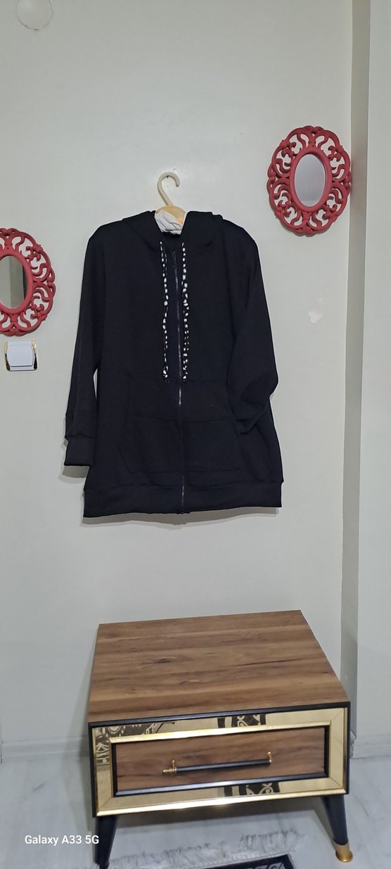Siyah Kapüşonlu Fermuarlı Uzun Sweatshirt - Görsel 3
