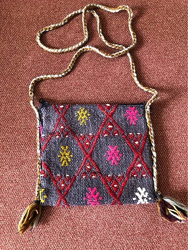 El dokuma astarlı yün kilim çanta