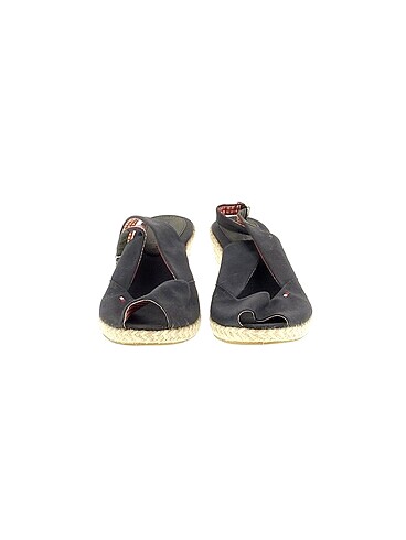 40 Beden Tommy Hilfiger Dolgu Topuk %70 İndirimli.